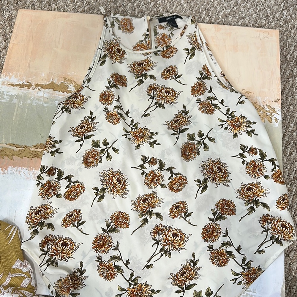 F21 ✨🌻Floral Flowy Tank